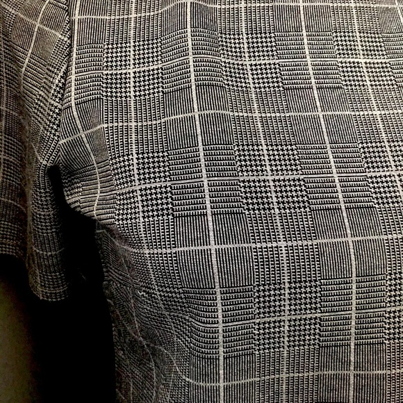 New! Le Chateau Check Print Jacquard Knit Top - Picture 4 of 6